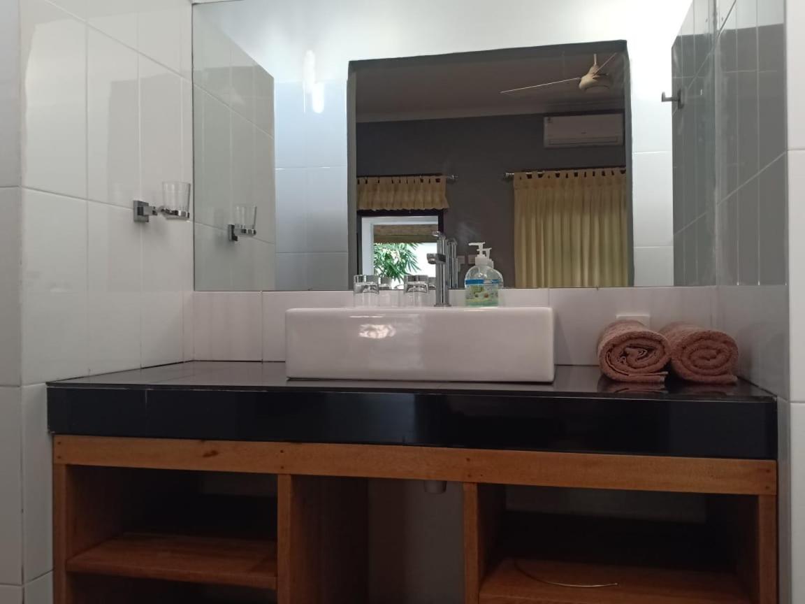 Rasti 2 Homestay Kuta  Стая снимка